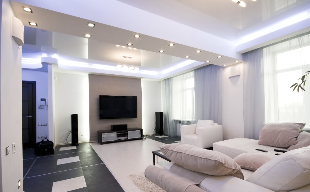 Wit interieur met gekleurde LEDS